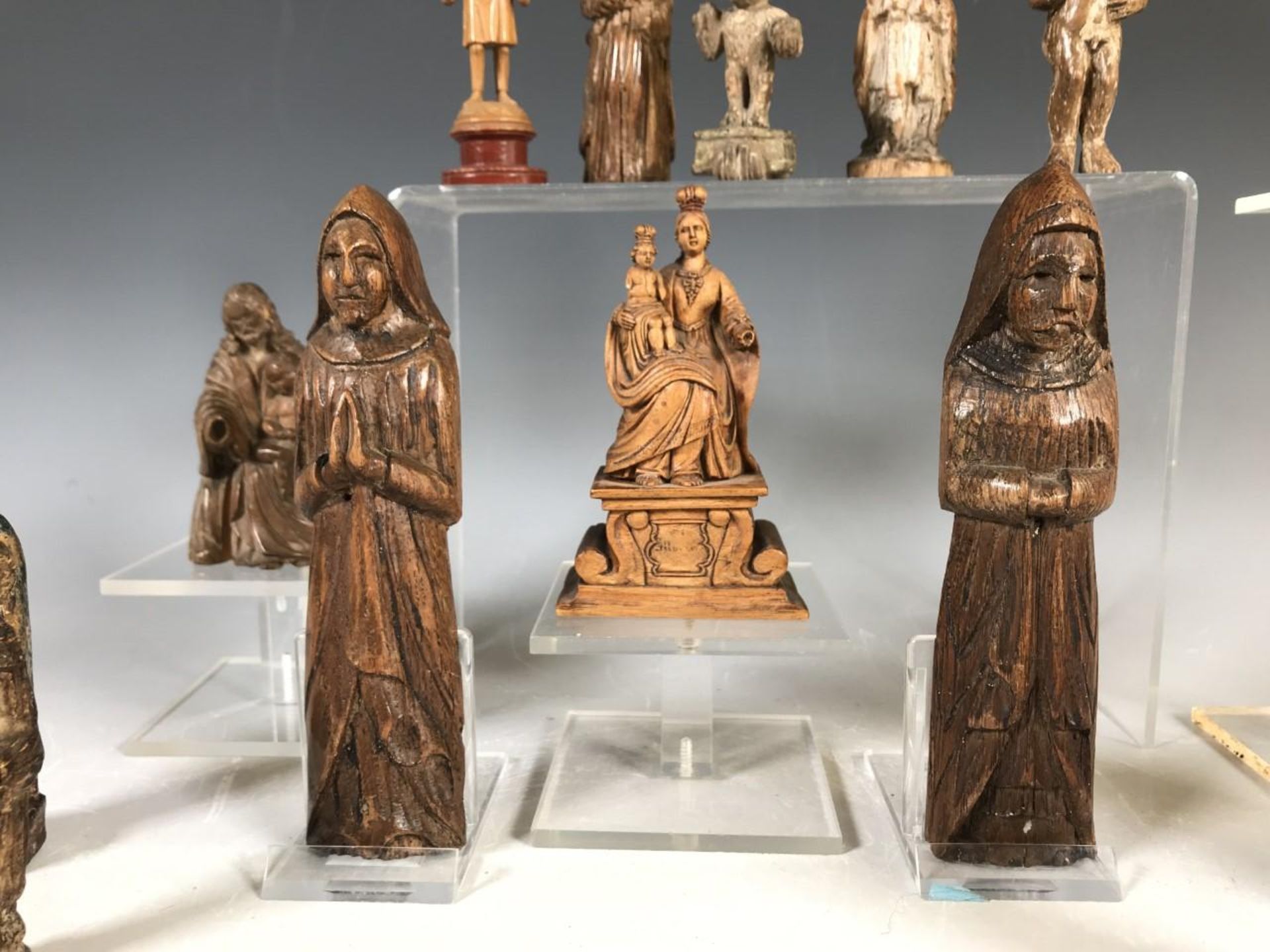 Diverse antieke vnl houten heiligenbeelden - Bild 4 aus 5