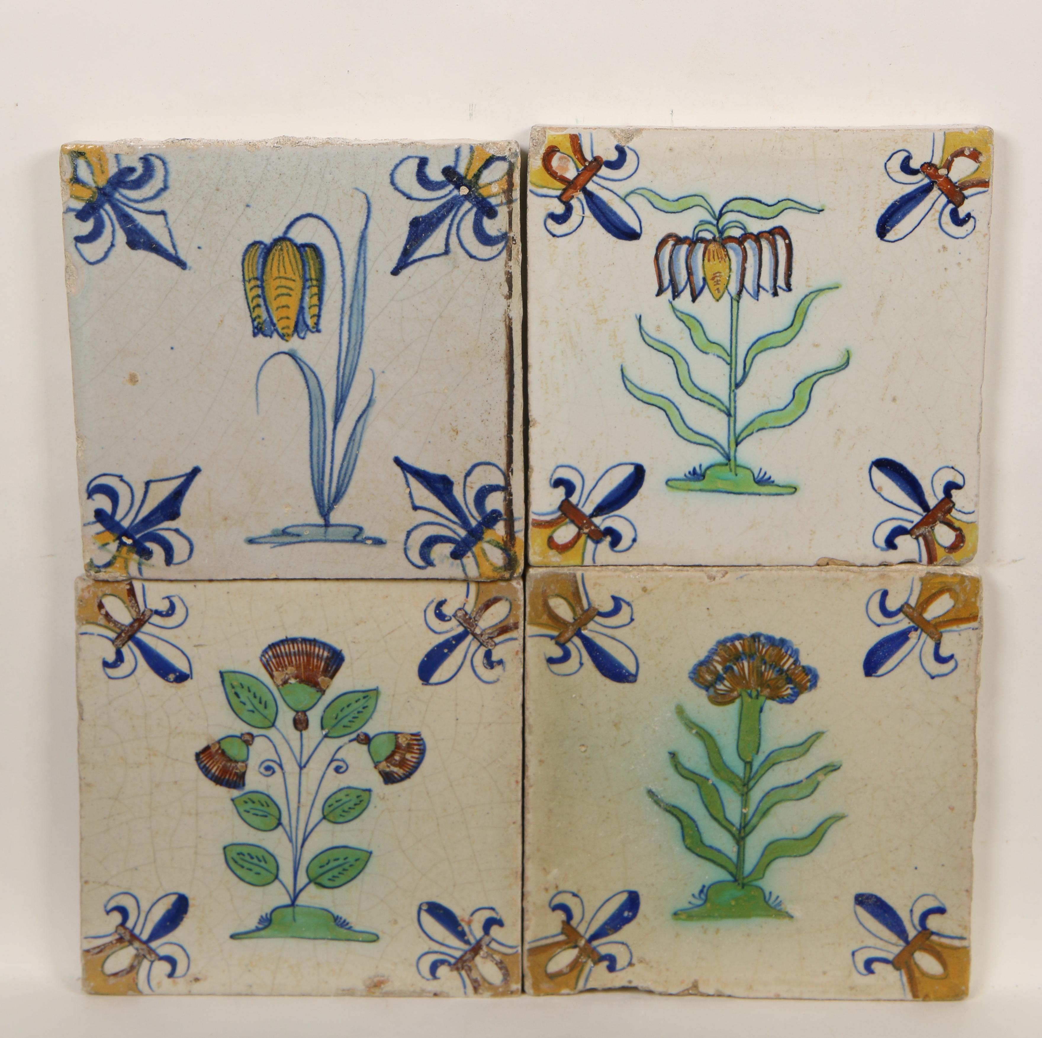 Vier polychroom aardewerk bloemendecor tegels, ca. 1620-1650;