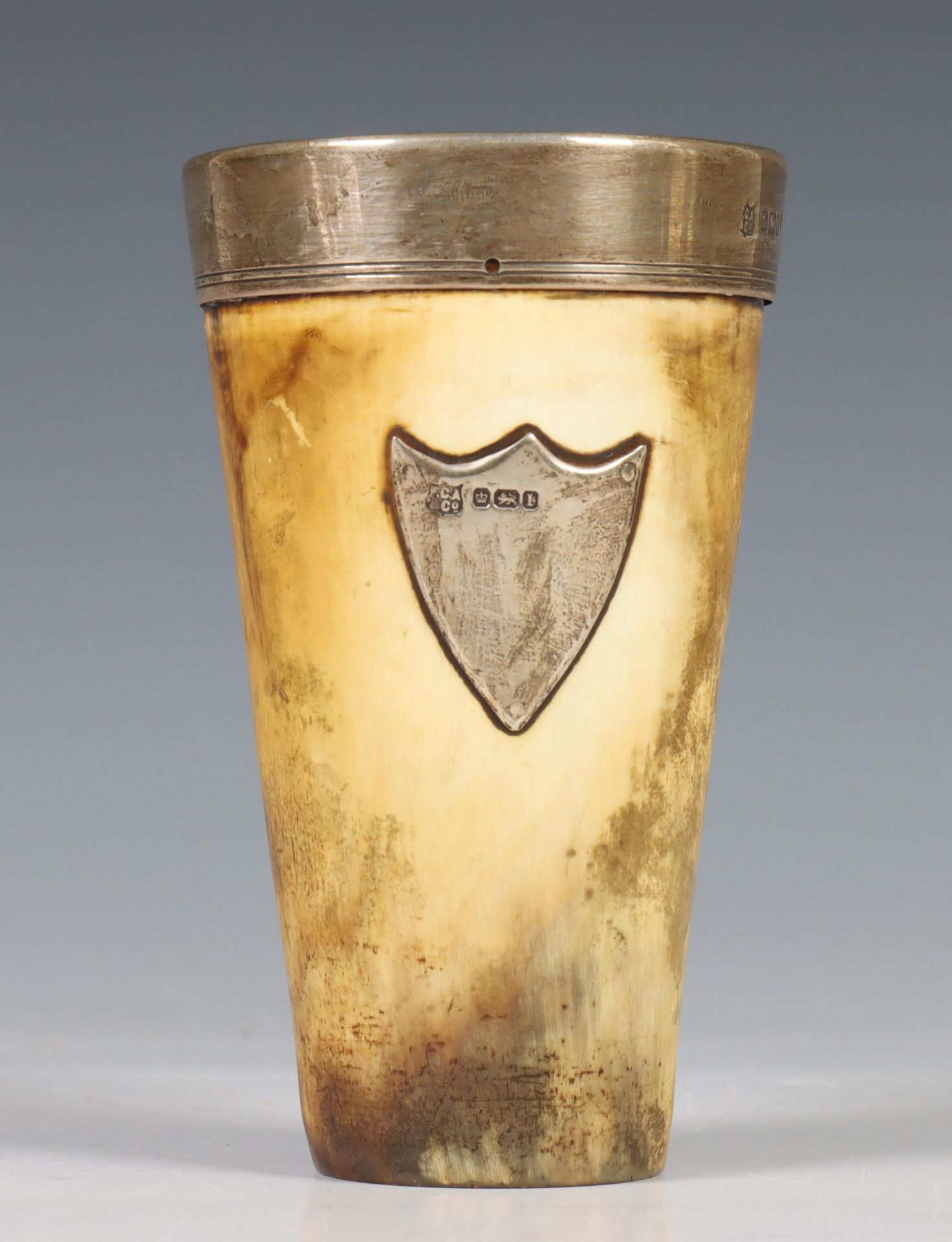 Engeland, hoornen beker, zgn. hunting/shooting cup, ca. 1920.