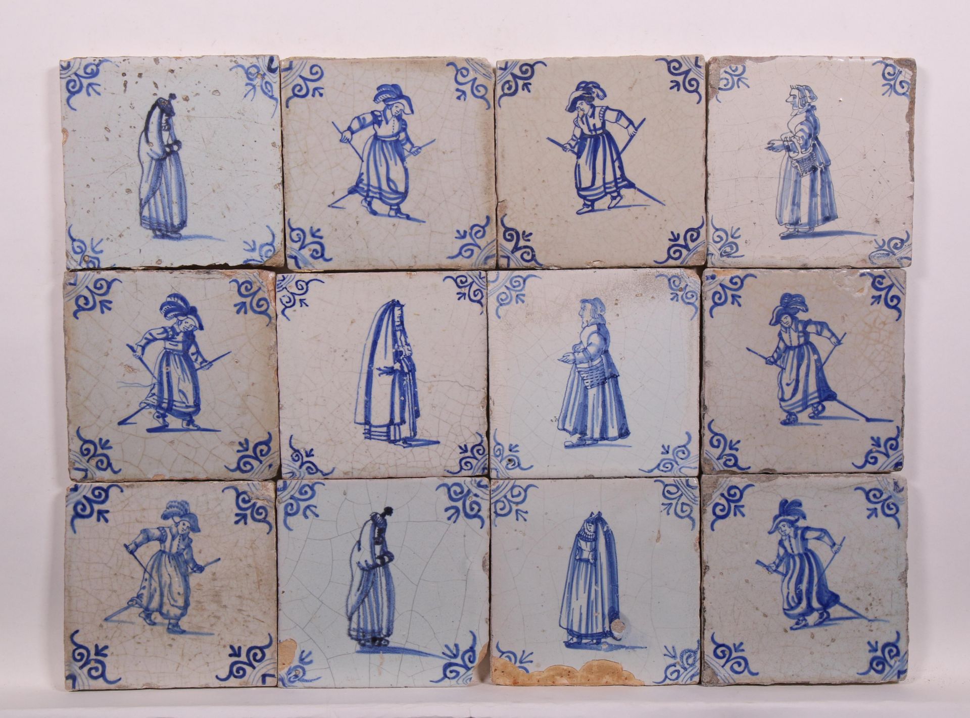 Eenentwintig blauw aardewerk figuurdecor tegels, ca. 1650; - Image 2 of 2