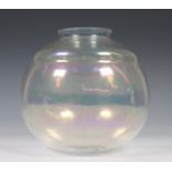 Chris Lanooy (1881-1948), helderglazen vaas met irriserend oppervlak, ca. 1927.