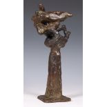 Nic Jonk, (1928-1994), bronzen sculptuur voorstellende 'Heracles met Hydra', ontwerp 1966.