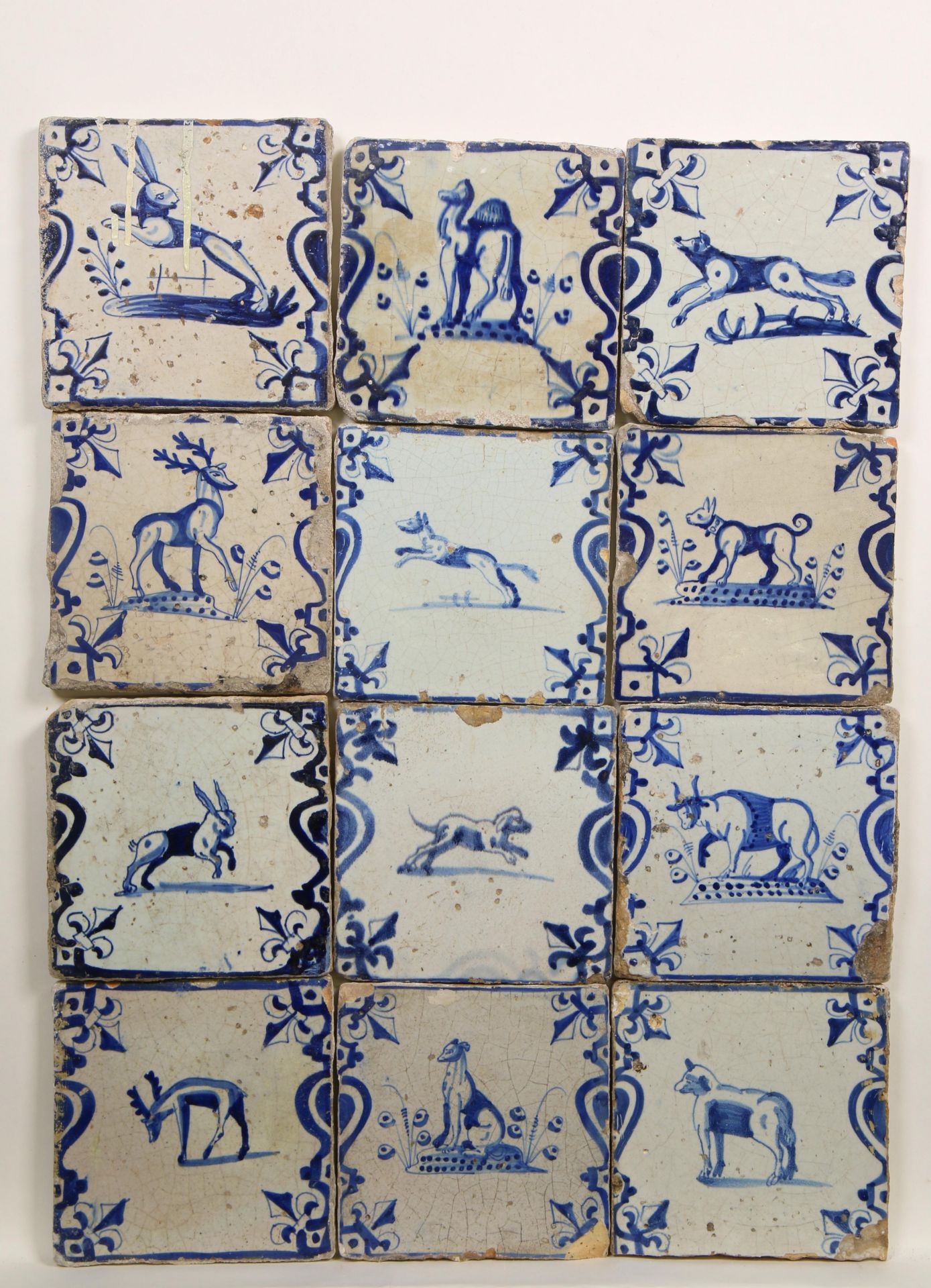 Twaalf blauw aardewerk dierendecor tegels, 1625-1650,