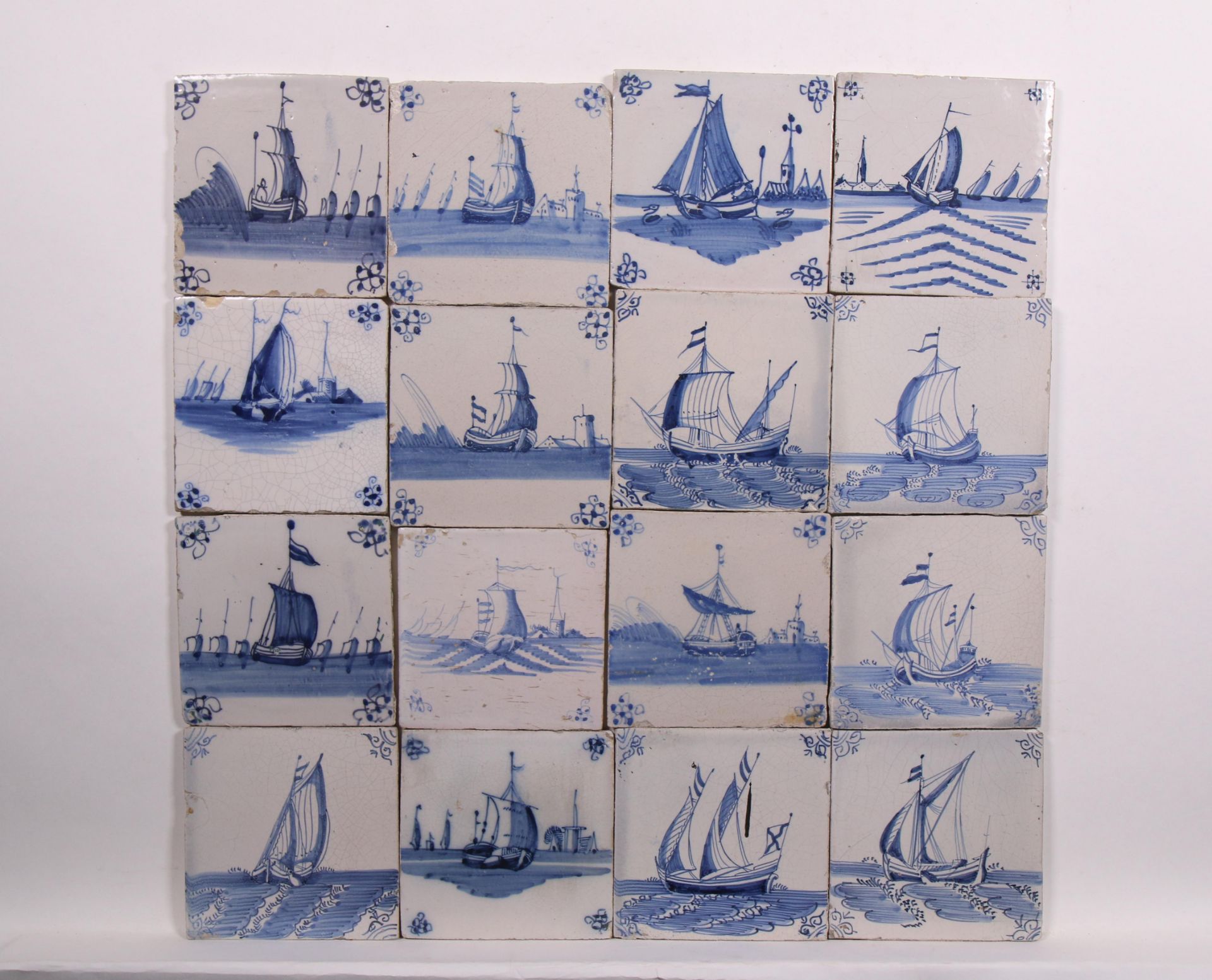 Tweeenveertig blauw aardewerk tafereeldecor tegels, ca. 1700;