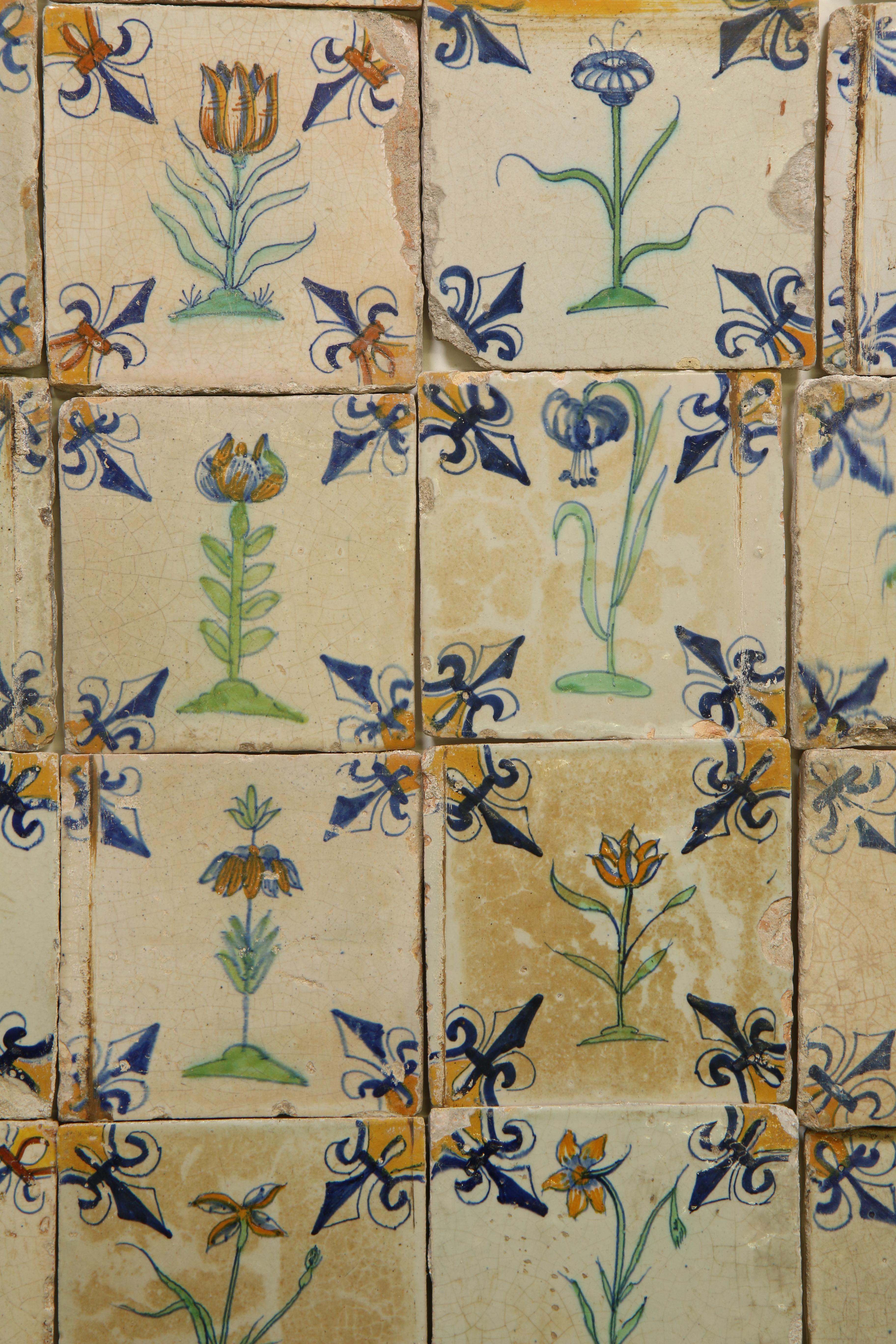Vierentwintig polychroom aardewerk bloemendecor tegels, ca. 1620 - 1650; - Image 2 of 3