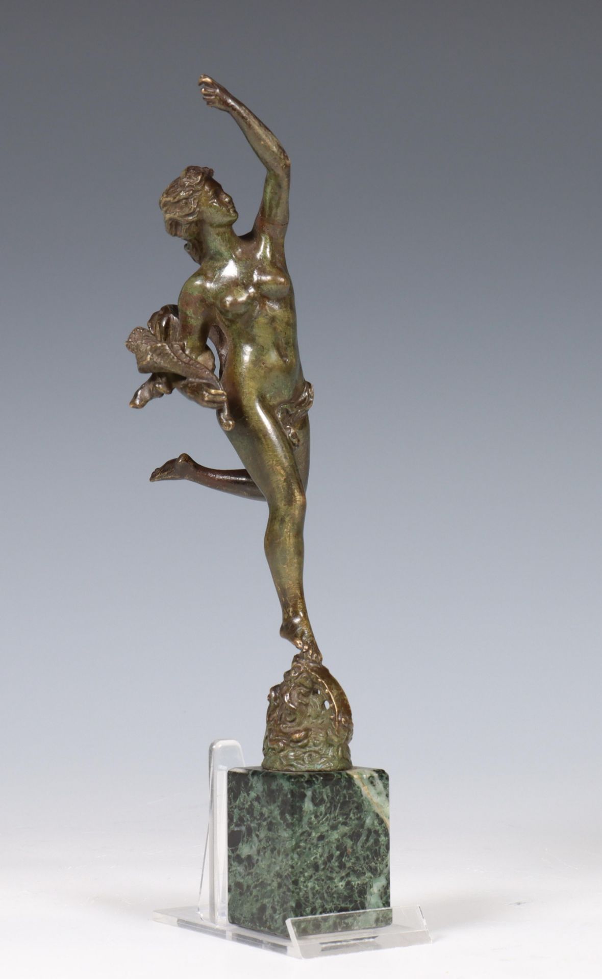 Bronzen sculptuur van Fortuna, 20e eeuw.