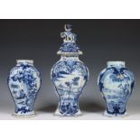 Delft, drie aardewerk vazen, diverse manufacturen, 18e eeuw.