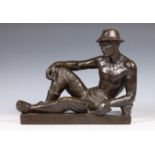 Jan Havermans (1892-1964),zwart gepatineerde bronzen sculptuur, 'De rustende tuinder', 1938.