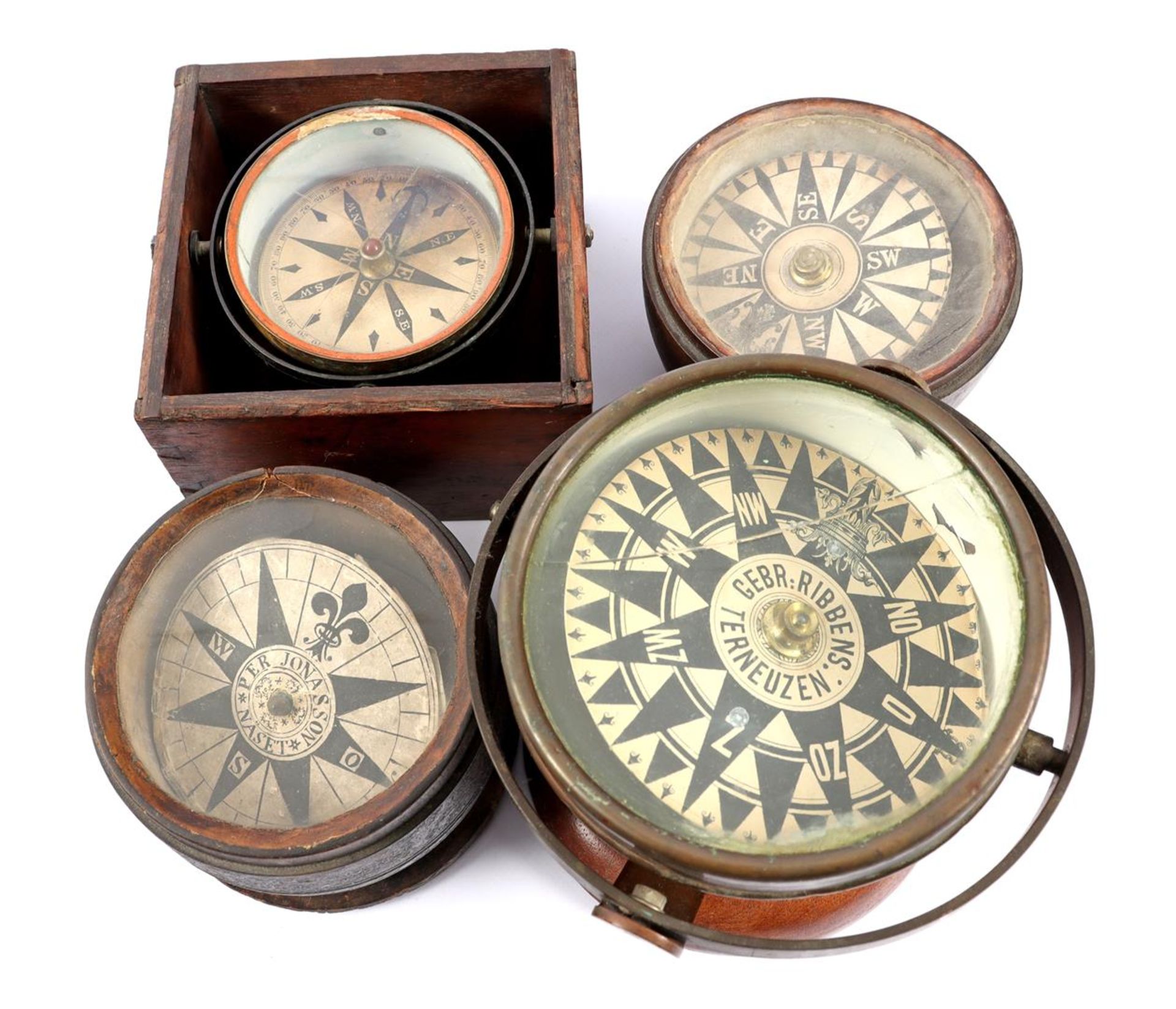 Four 19th century compasses in wooden and brass - Image 2 of 2