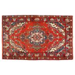 Hand-knotted rug with oriental décor