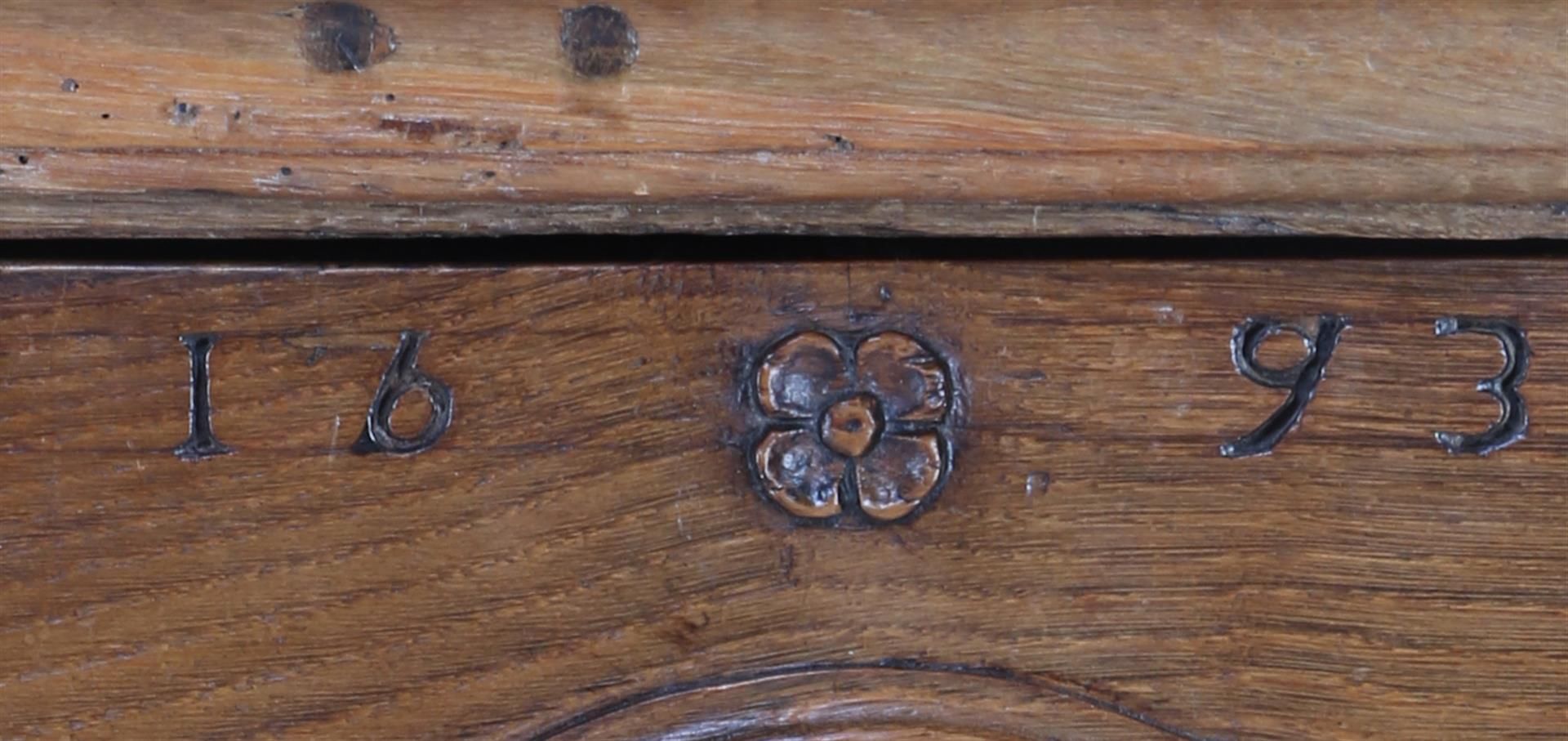 Antique oak cabinet with richly carved décor - Image 2 of 3
