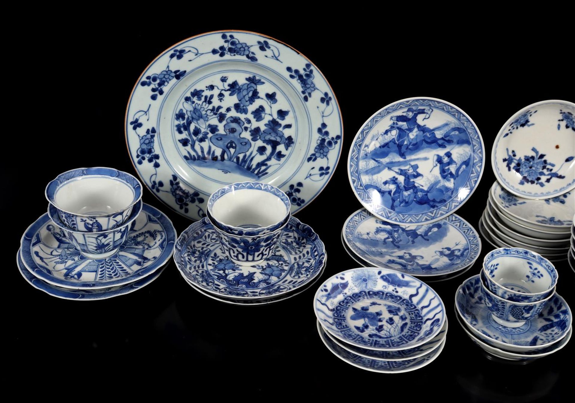 Lot with various Chinese porcelain bowls and saucer - Bild 3 aus 3