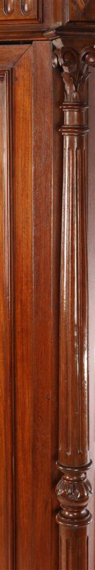 Walnut veneer 1-door display cabinet - Image 2 of 3