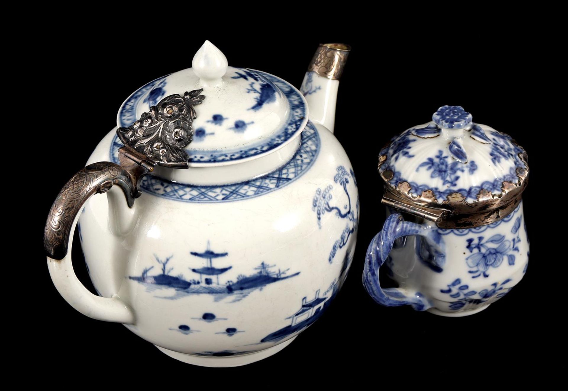 Worcester 18th century porcelain teapot - Image 2 of 2