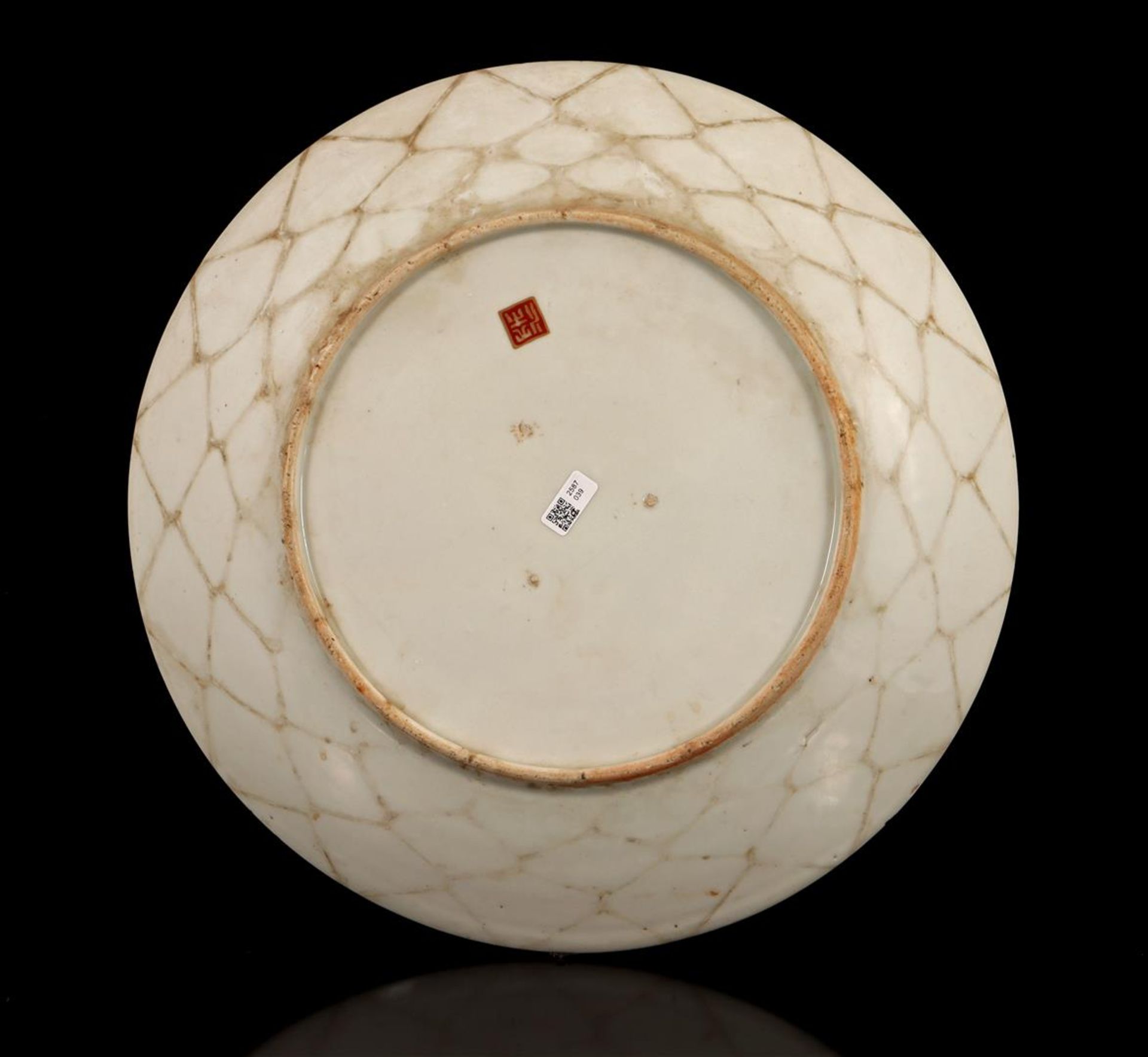 Japanese porcelain dish with polychrome decoration - Image 2 of 2