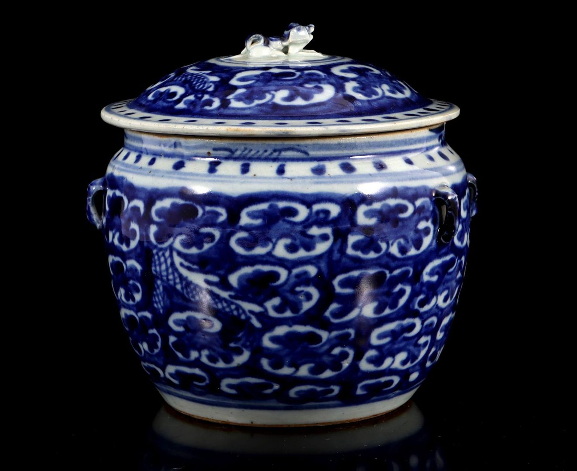 Chinese porcelain jar with lid