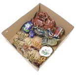 Box b.u. various soapstones and cloisonne objects