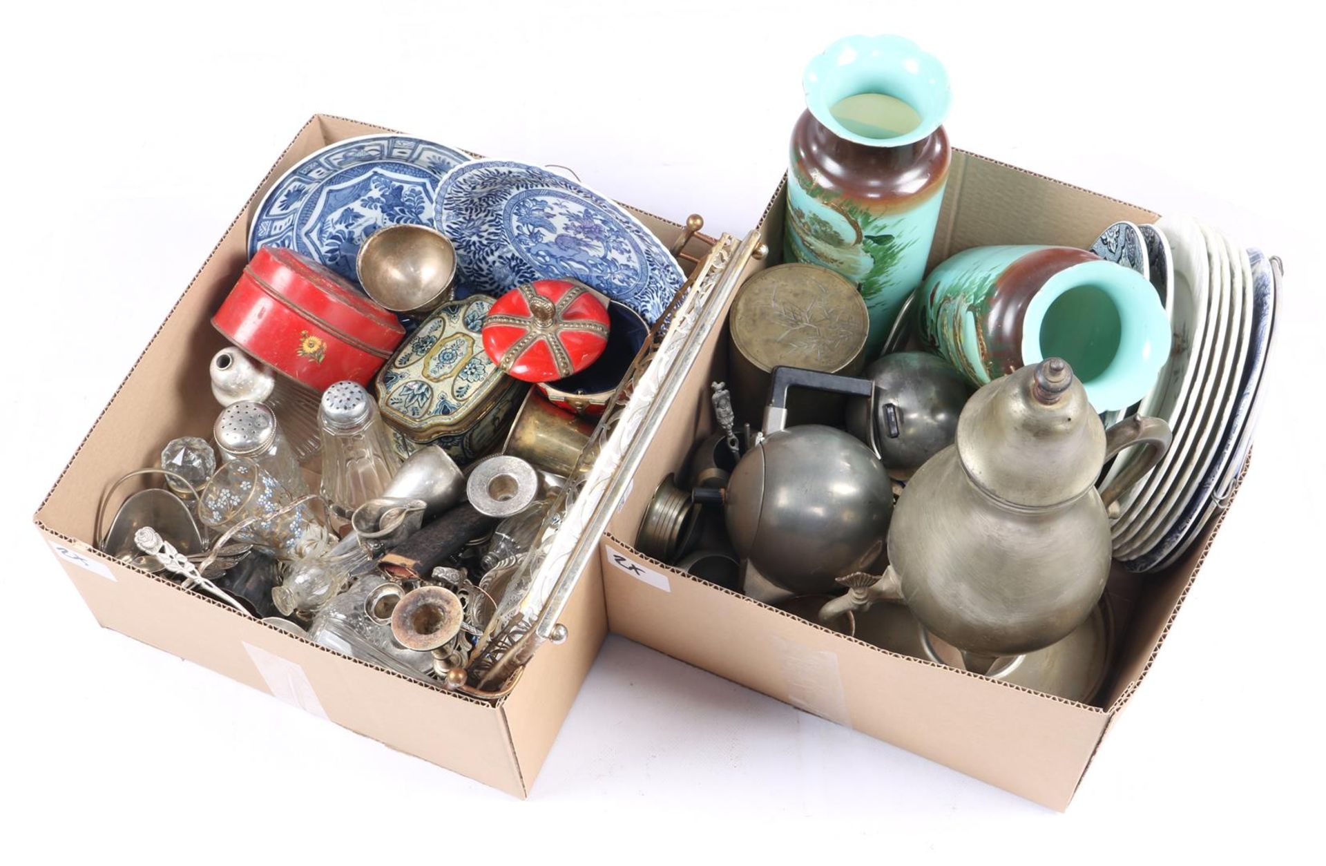 2 boxes very diverse. 2 tin lid trays, enamelled lid tray