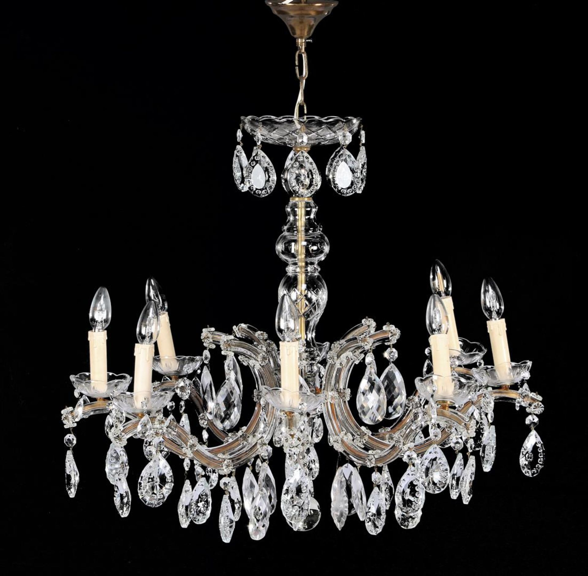 Beautiful crystal 8-light chandelier