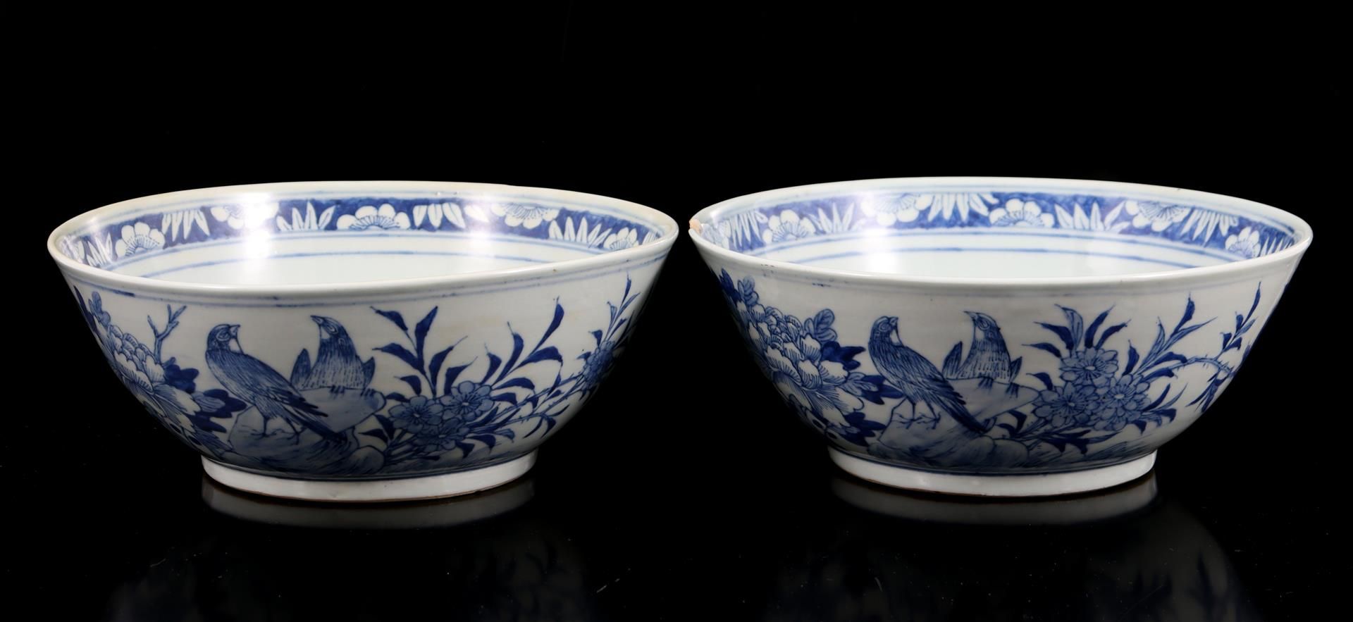 2 Oriental porcelain bowls with birds and butterflies