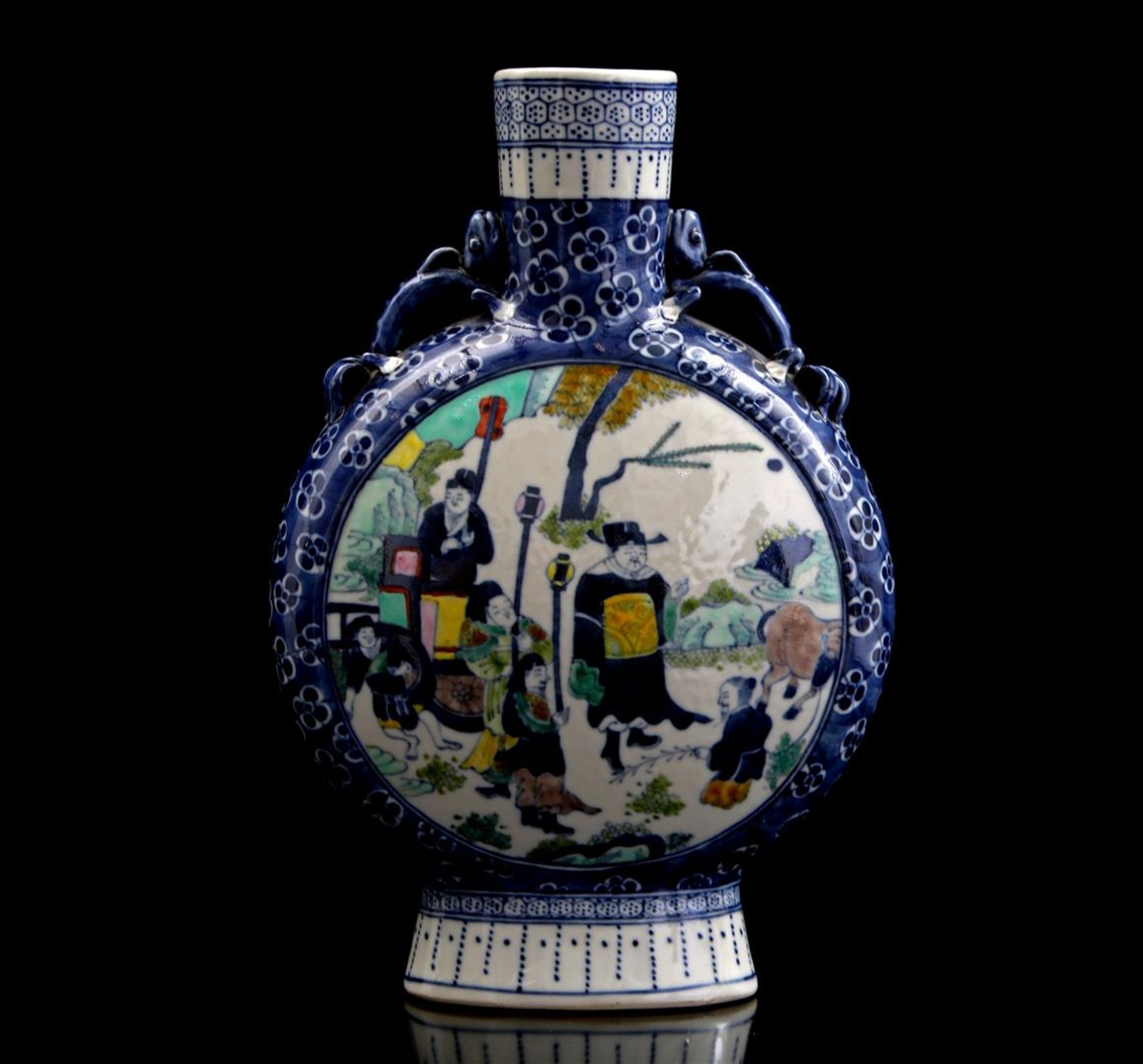 Porcelain Moonvase, decorated with many figures, China ca.1925, 31 cm high - Bild 2 aus 3