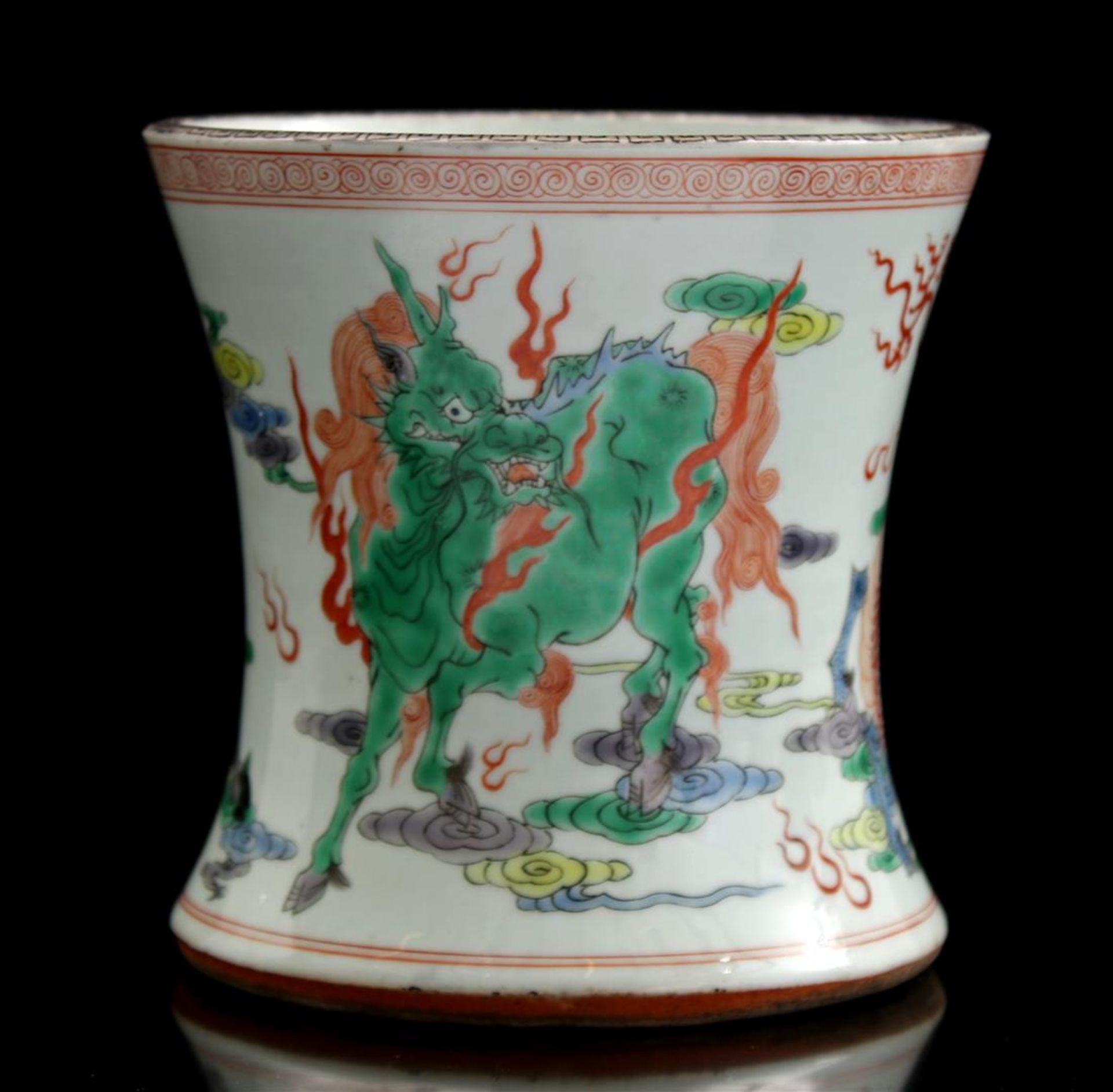 Porcelain pot with polychrome decoration of fantasy animals, China ca.1900, 15 cm high, 15 cm diamet