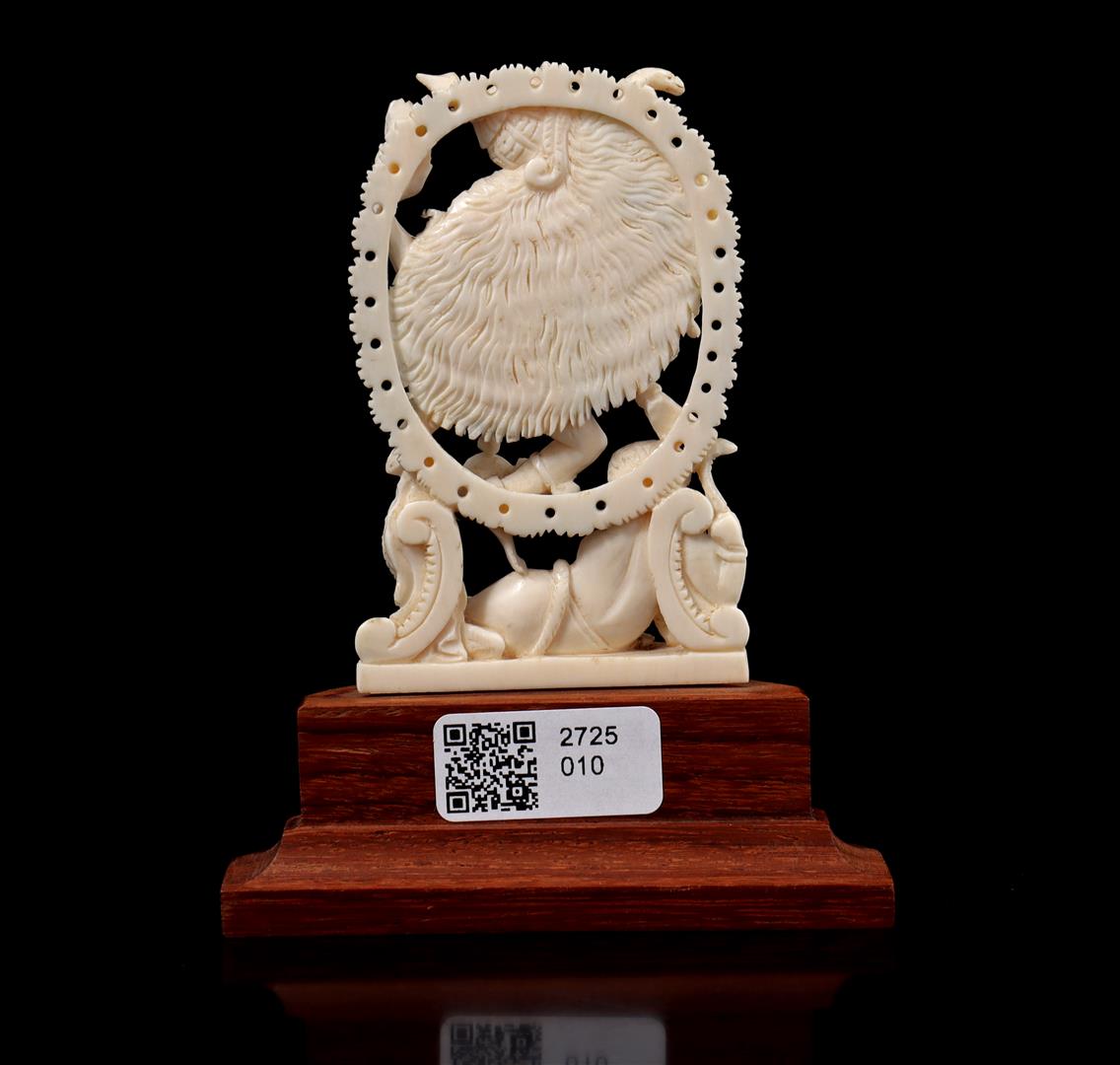 Ivory carving with fantasy figures, India ca.1925, 10x7x3 cm, 41.8 grams. With certificate - Image 2 of 2
