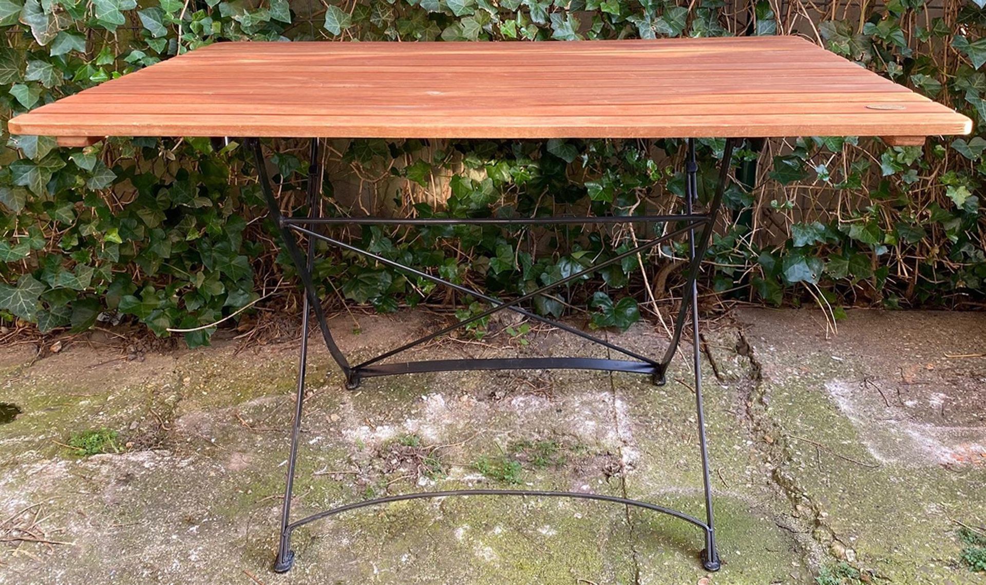 Garden table with teak top and black lacquered iron base