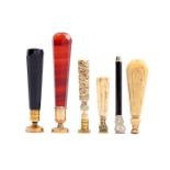 5 various lacquer stamps and 2 grip for lacquer stamp, agate (9.5 cm long, onyx and 2 times ivory. S