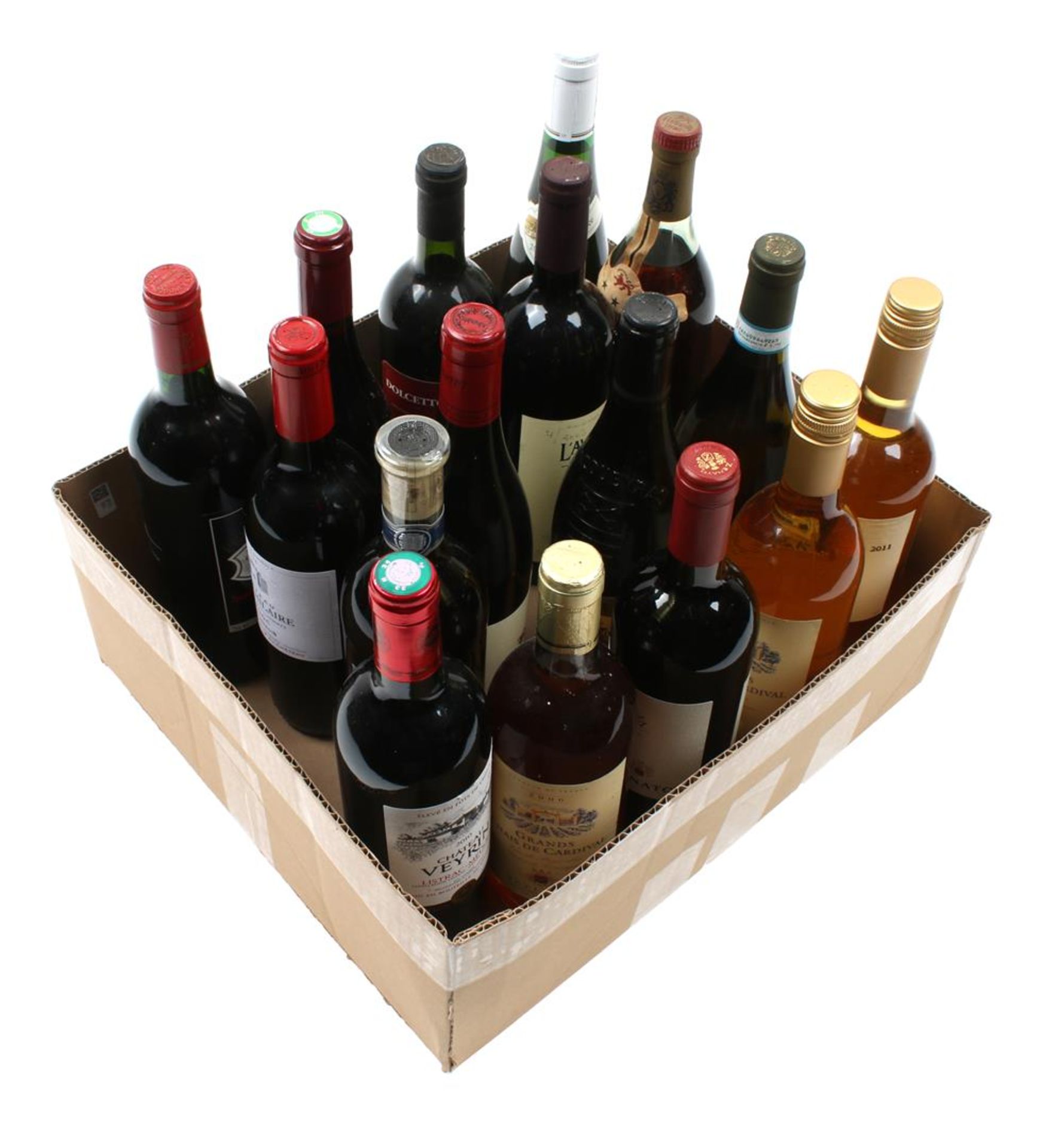 Box with 16 bottles of wine including red and white from France, Italy and Germany