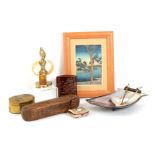 Lot with Asian wooden brush box 18 cm long, wall decoration 13x8 cm, shell dish with 2 spoons 19x15