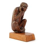 Anonymous, Art Deco wooden bombarded statue of a monkey, on a wooden base a total of 23.5 cm high