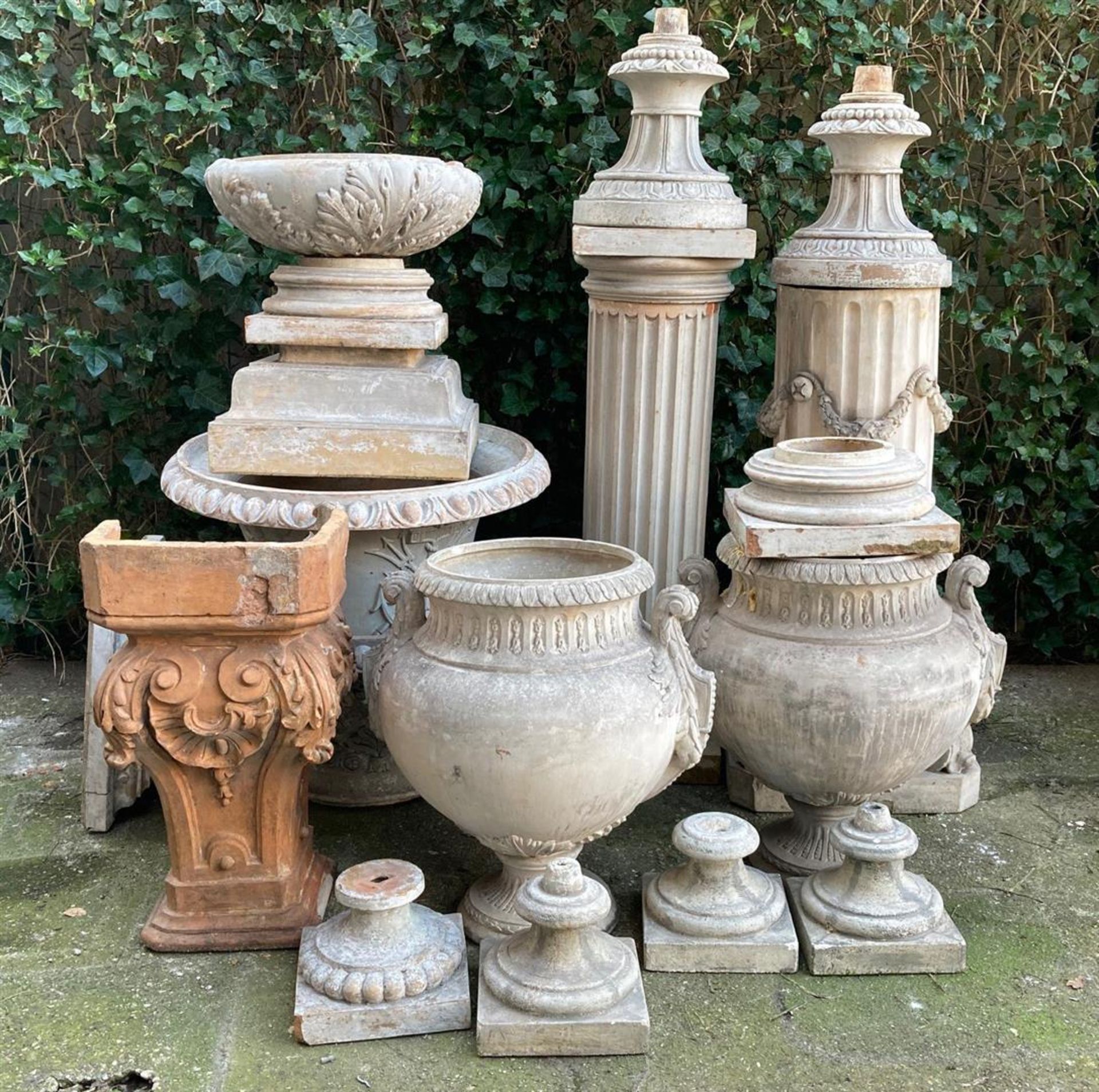 Lot with approx. 20 various ornaments, parts of garden sections made of ceramic