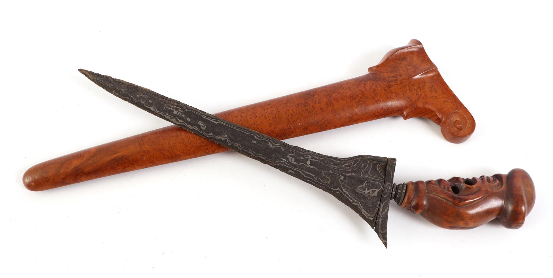 Rare Javanese fertility keris with a straight blade with beautiful pamor (damask). The blade is 18th