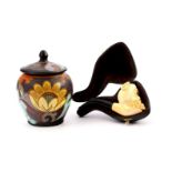 Zuid Holland Plazuid Gouda pottery tobacco jar with Pigan decor 15 cm high and old meerschaum pipe i