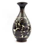 Chinese Cizhou Yuhuchunping earthenware vase, 19th century, 34 cm high (damage to the base ring)