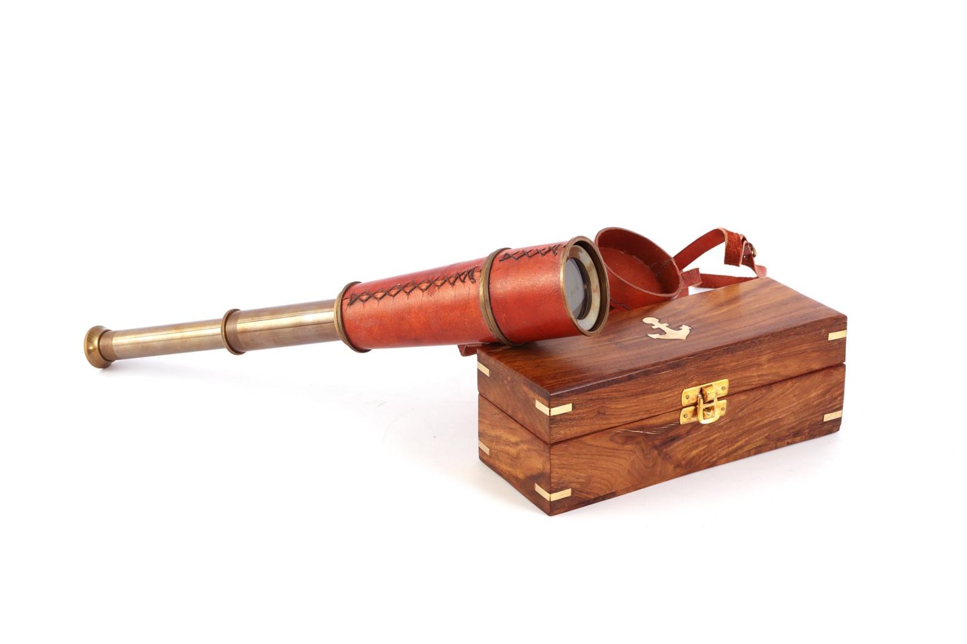 Brass binoculars in case, maximum 47 cm long, in wooden box 20.5x7.5 cm