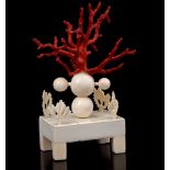 Ivory decorative object of a table with ornaments at the corners with 2 spheres of colored coral, Ch