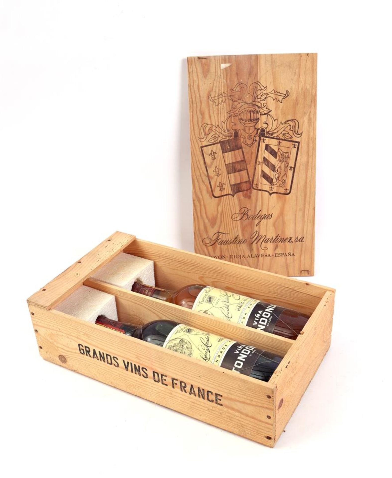 Bottle of red and white wine in wooden box; R. Lopez de Heredia Vina Tondonia, 1975 and 1976