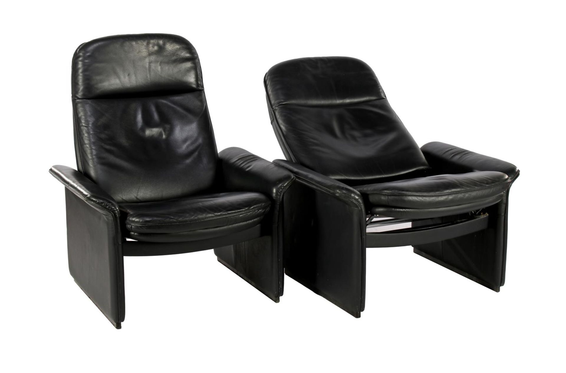 De Sede, 2 leather adjustable recliners