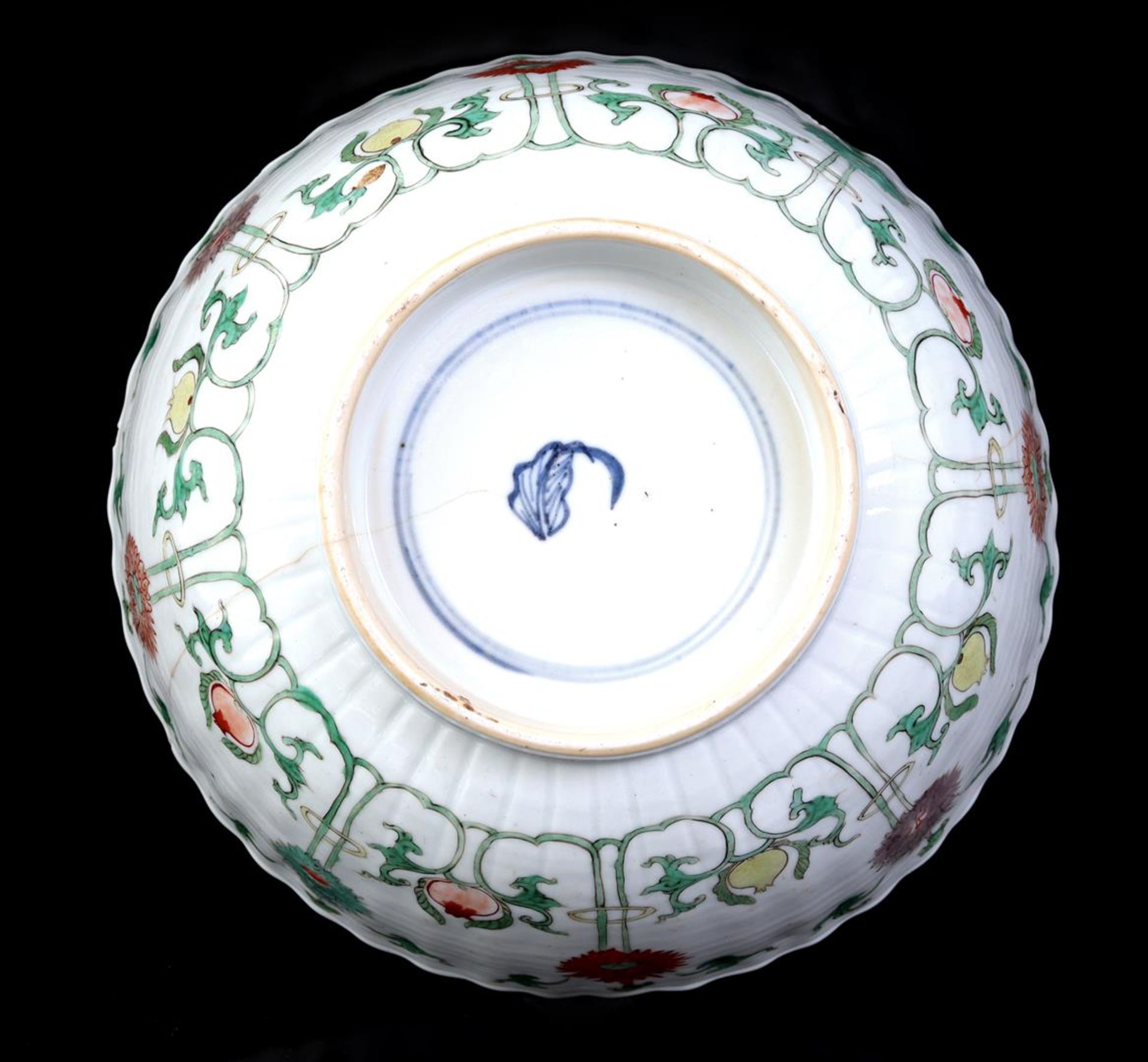2 Chinese Famille vert porcelain bowls, 18th century, 9 cm high, approx. 20 cm in diameter (hairline - Image 6 of 6