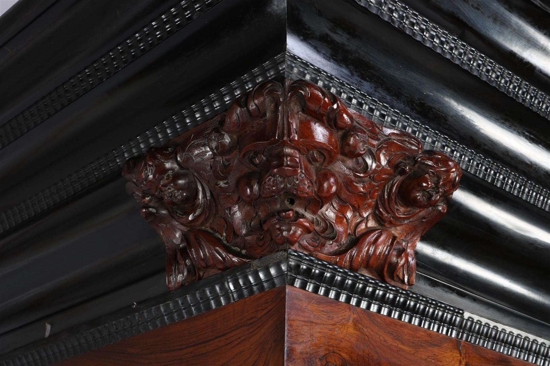 Baroque cushion cabinet - Image 3 of 5