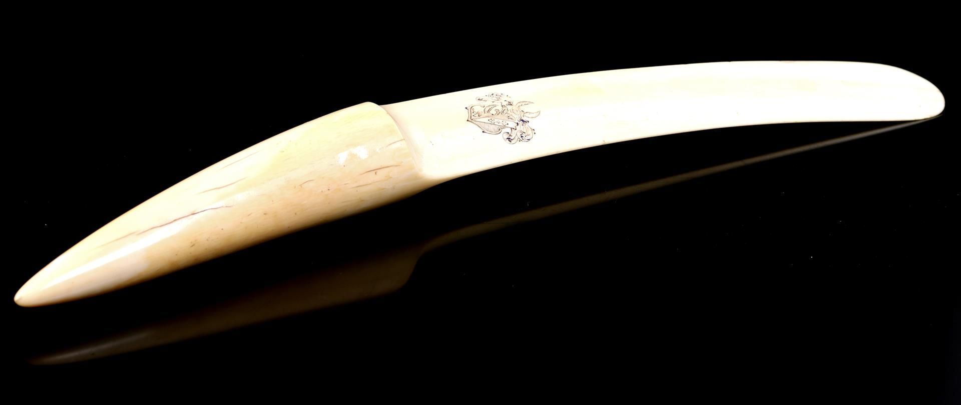 Ivory spatula for turning pages, page turner with coat of arms, Europe approx. 1890, 41 cm long, 276
