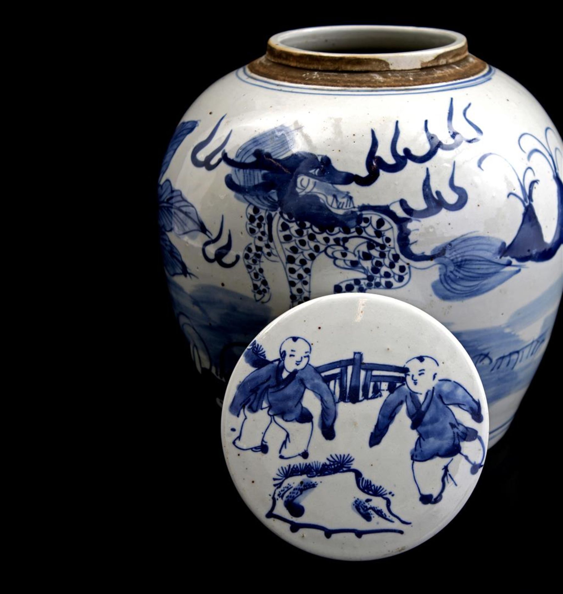 Porcelain jar with cover with blue decoration with "zotjes", China 20th century, 25 cm high - Bild 4 aus 4