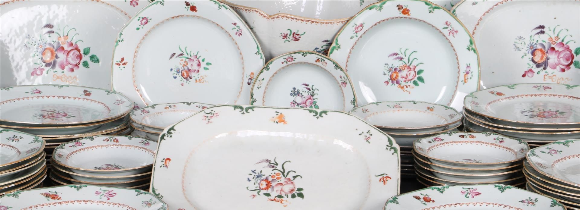 117-piece Chinese porcelain dinner set Famille Rose, Qianlong period - Image 3 of 5