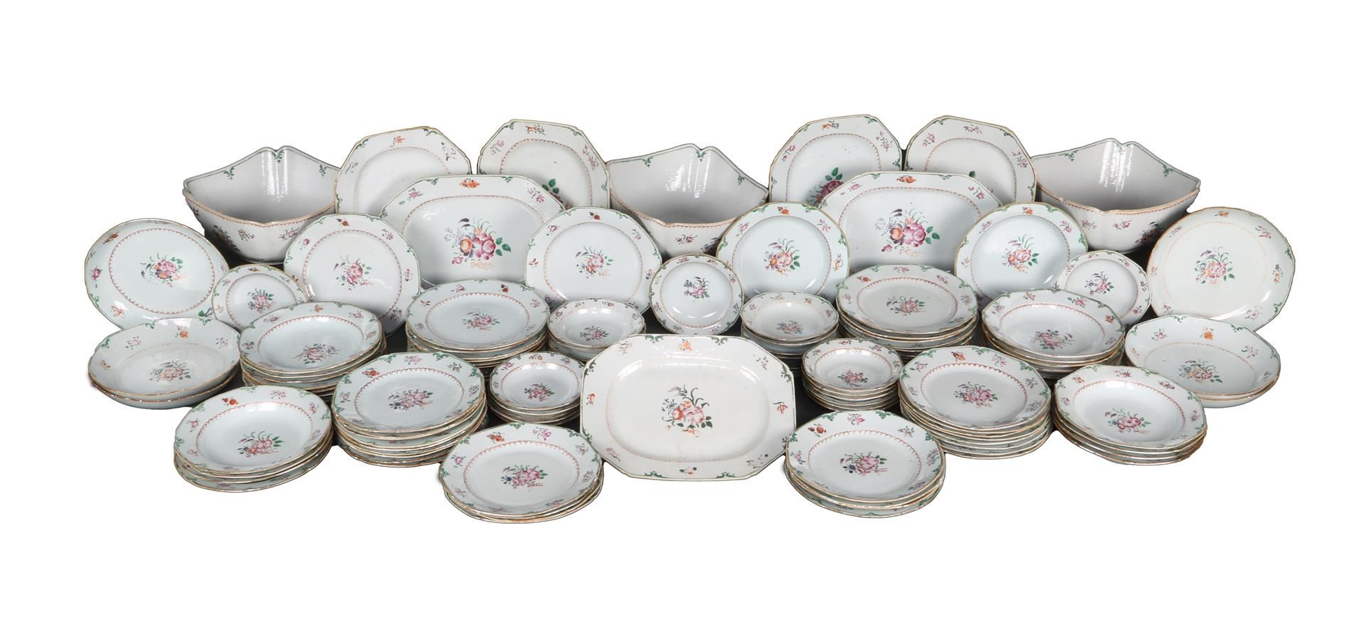 117-piece Chinese porcelain dinner set Famille Rose, Qianlong period