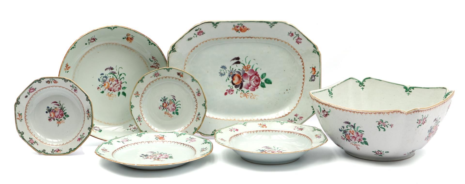 117-piece Chinese porcelain dinner set Famille Rose, Qianlong period - Image 5 of 5