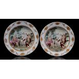 2 porcelain dishes with classic decor