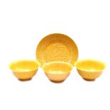 Lot with yellow porcelain