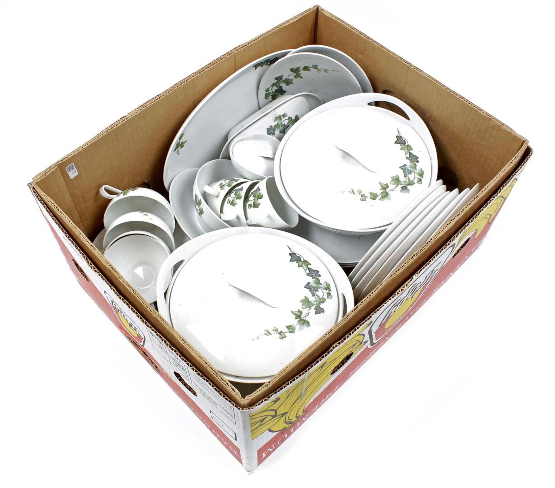 Box with Eschenbach porcelain tableware